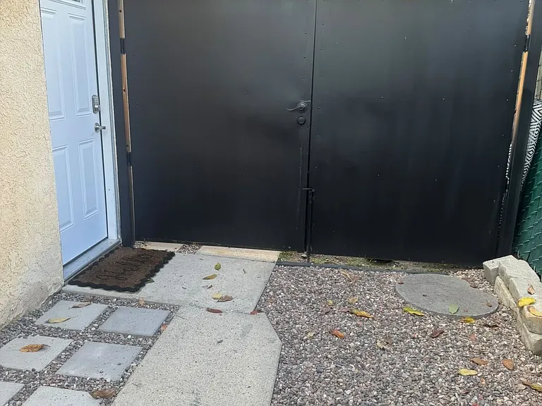 981 E La Verne Ave — Photo 3