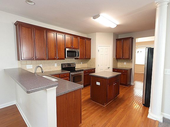 3rd image of 614 Redford Place Dr