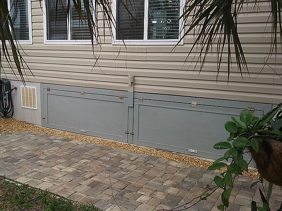 3rd image of 924 Blue Heron Blvd