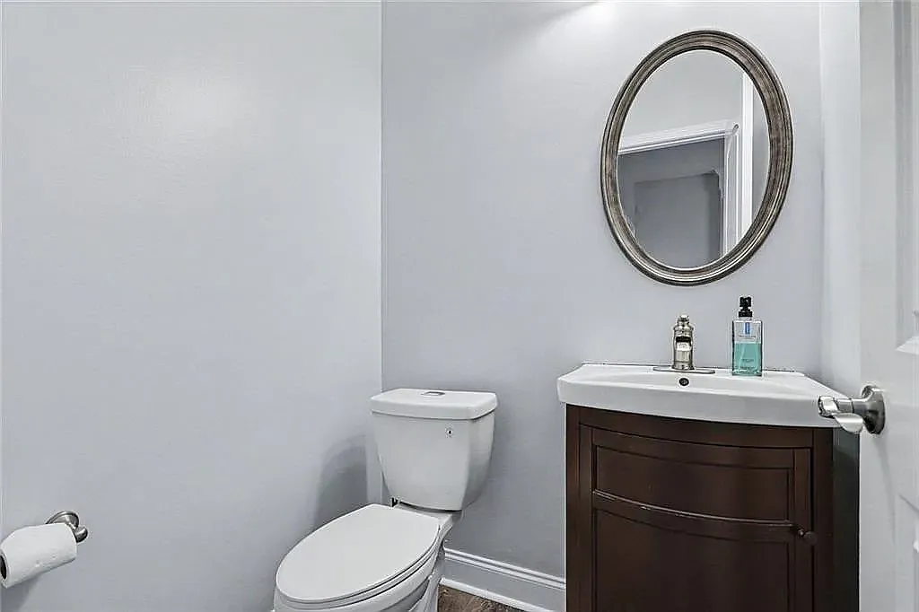 4 bed, 2.5 bath, 2624 sqft, $3,500 — Photo 2