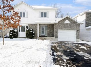 7 Merlin St, Russell, ON K0A1W0