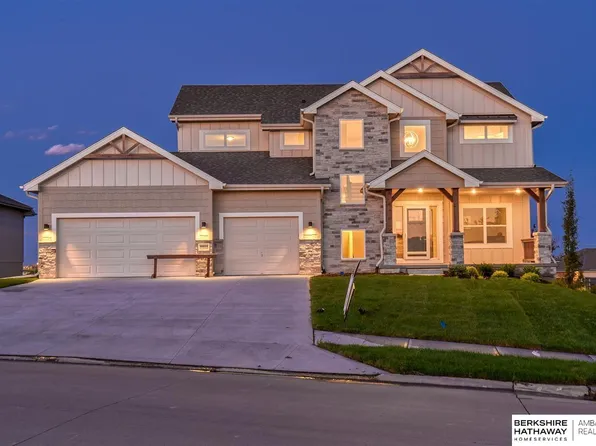 12353 Remington Cir, Papillion, NE 68128