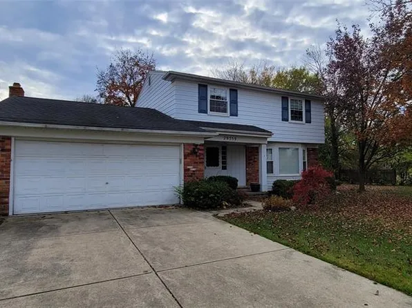 29359 Hemlock Dr, Farmington Hills, MI 48336