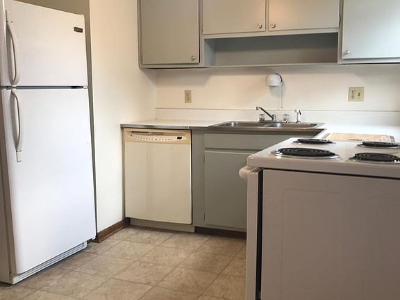 5th image of 4900 Arbor Village Dr APT A