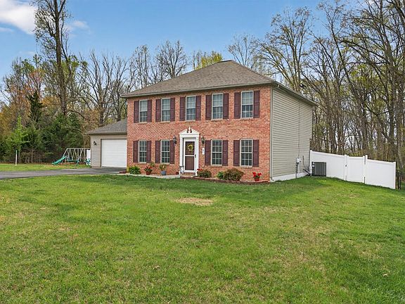 4th image of 1045 Woods End Ln