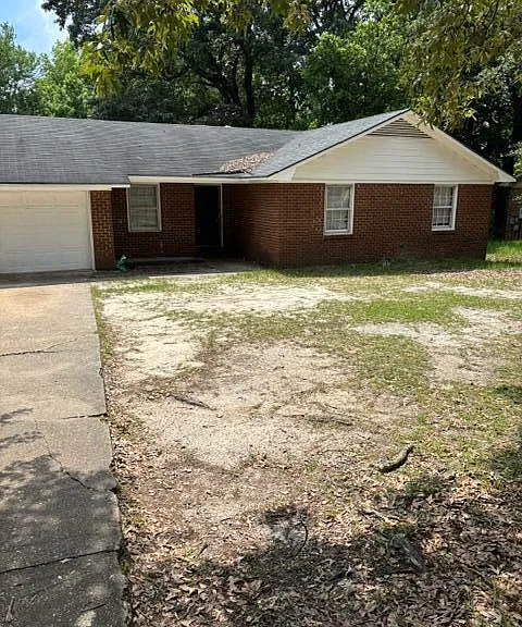 860 Pitts Rd — Photo 2