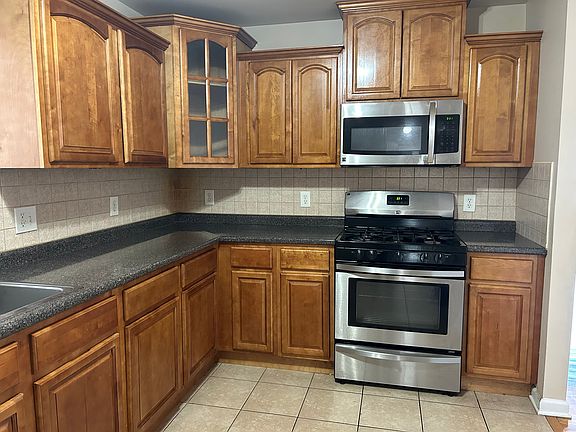 2nd image of 846 Garden St #1