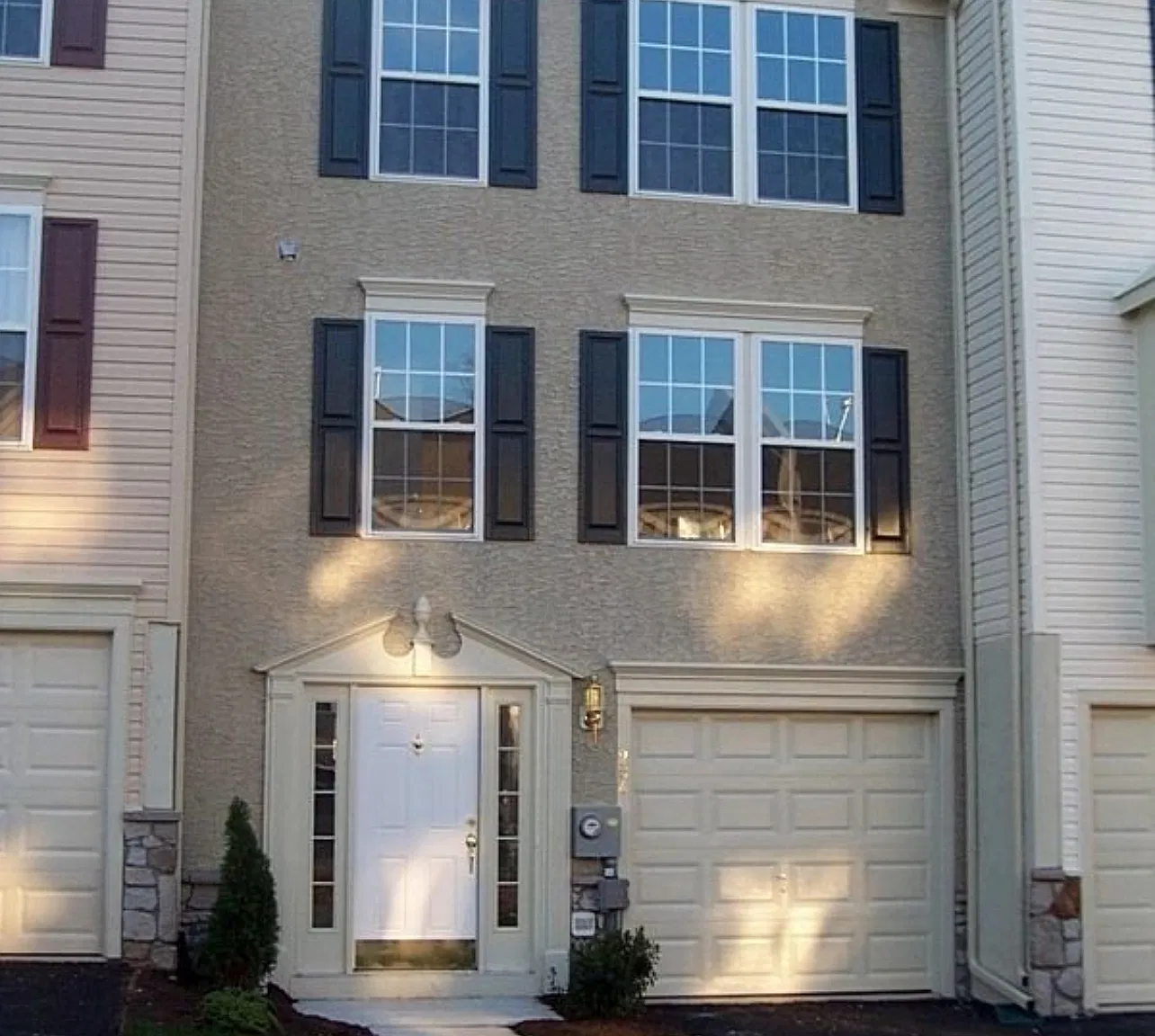 990 Fernhill Rd — Photo 1