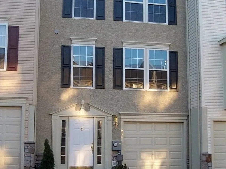 990 Fernhill Rd