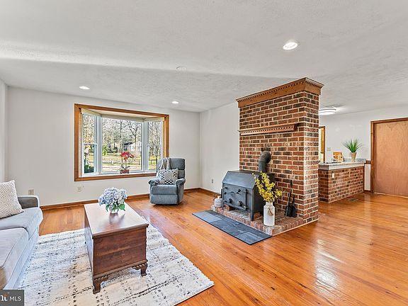 3rd image of 8800 Old Mill Ln