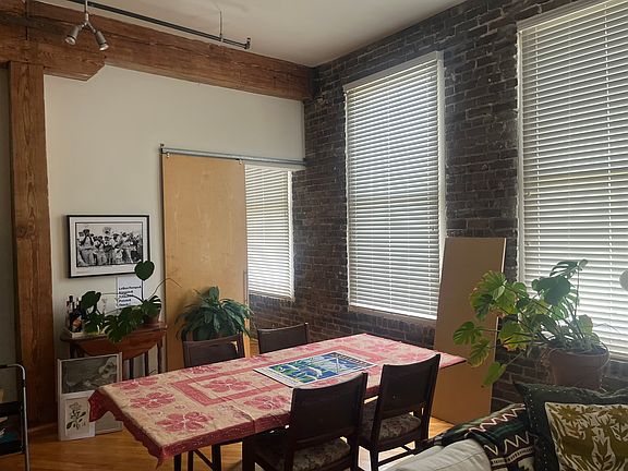 3rd image of 517 Soraparu St #303