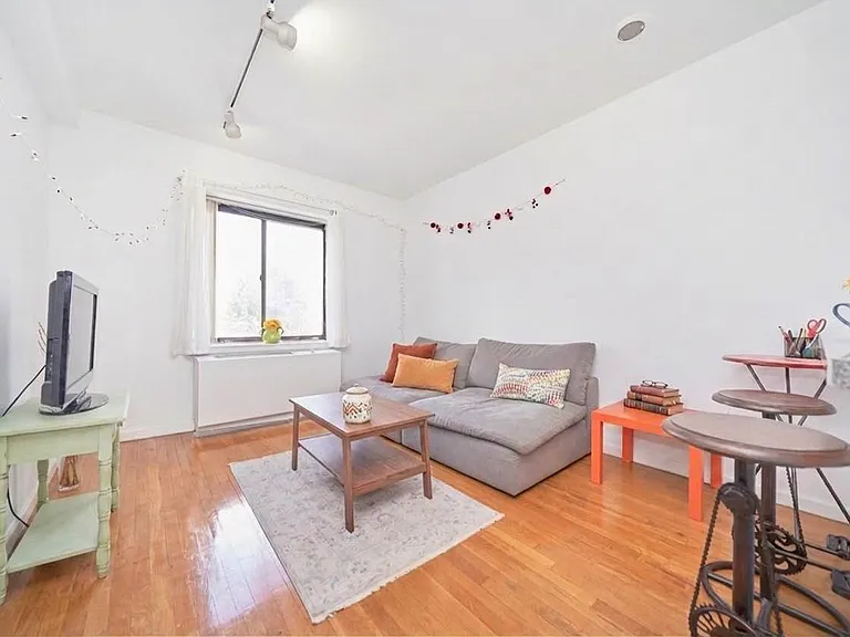458 W 52nd St #1B — Photo 2