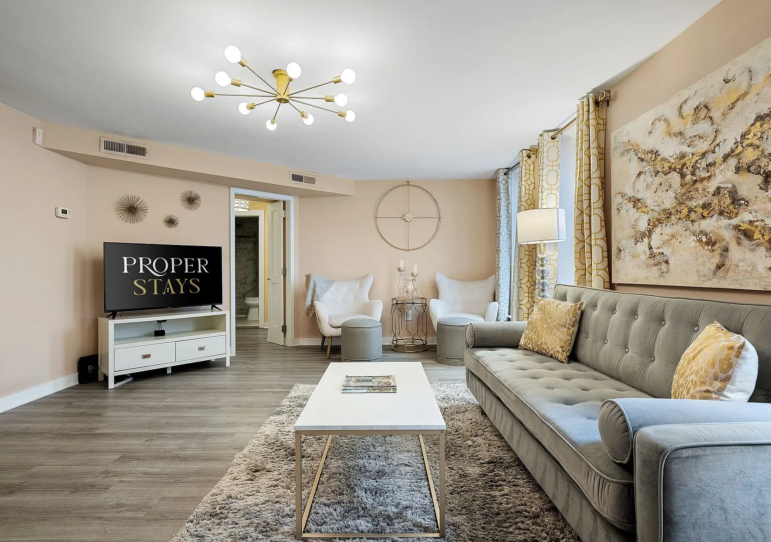 The Golden Suite-55 Ashley, Apartment 6 — Photo 1
