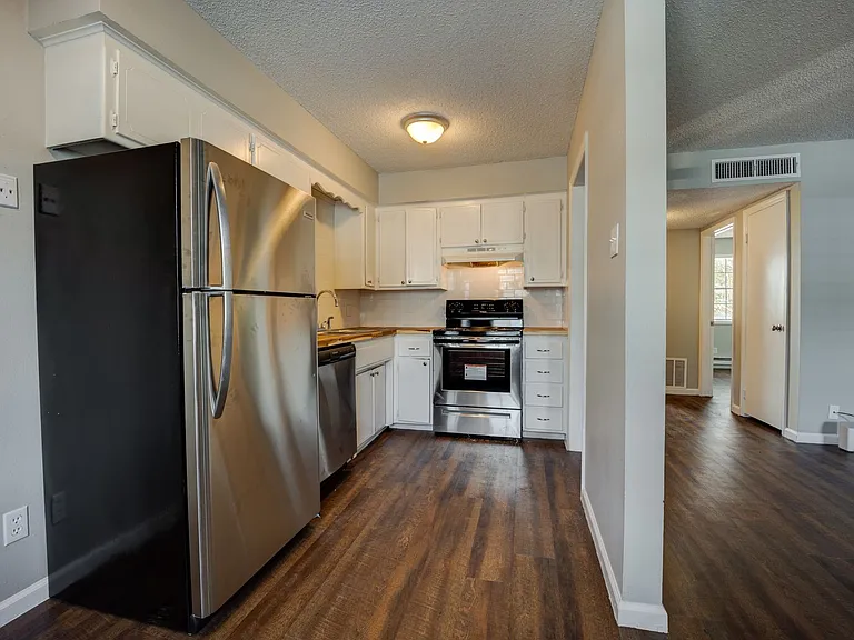 Mill Creek Apartments — Photo 36