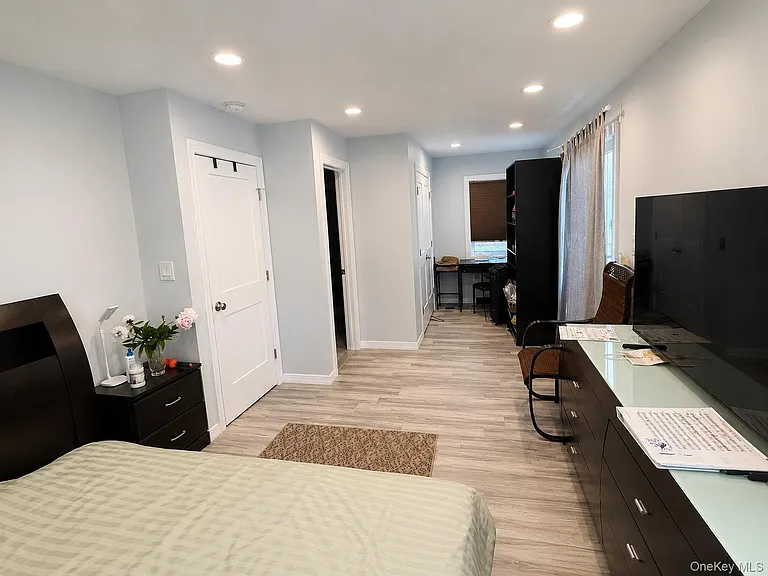 1723 Broadway — Photo 9