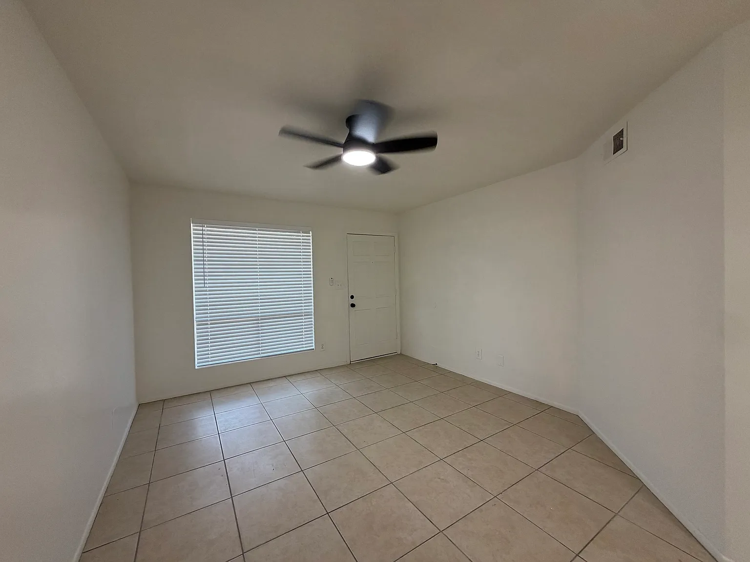 2 bed, 900 sqft, $1,350 — Photo 3