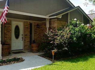 205 Silverbell Cir, Lake Jackson, TX 77566