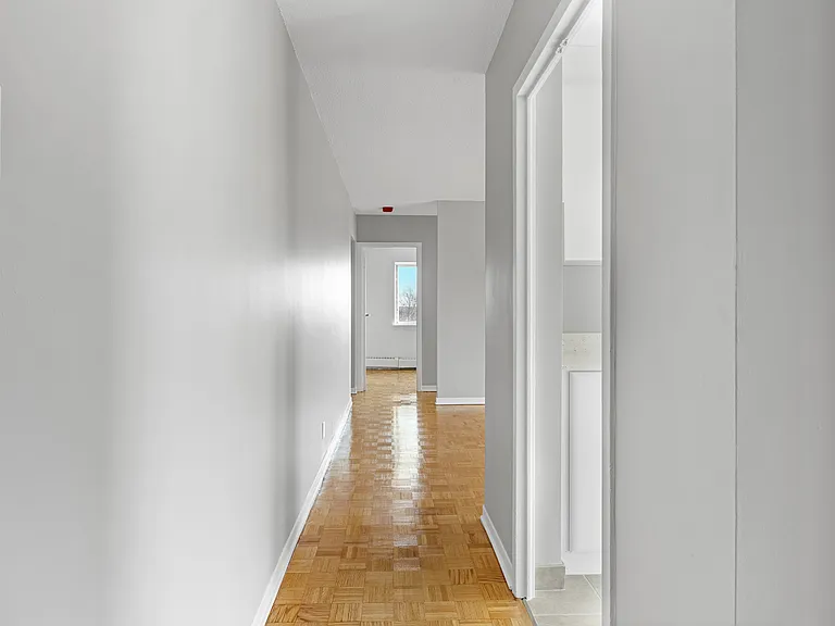810 Canterbury Ave — Photo 53