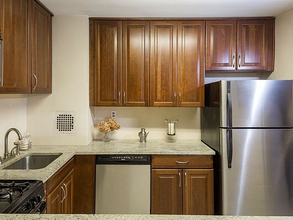 4th image of 14 Westview Ave APT 711