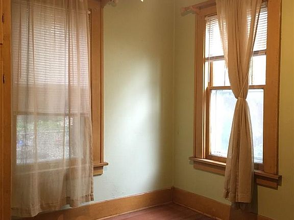 5th image of 227 N Spring Ave