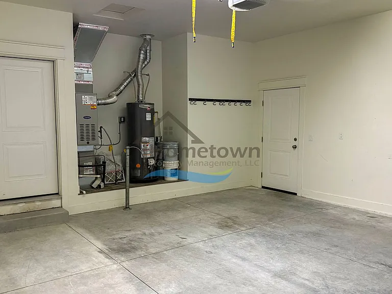 215 S Hills St — Photo 31