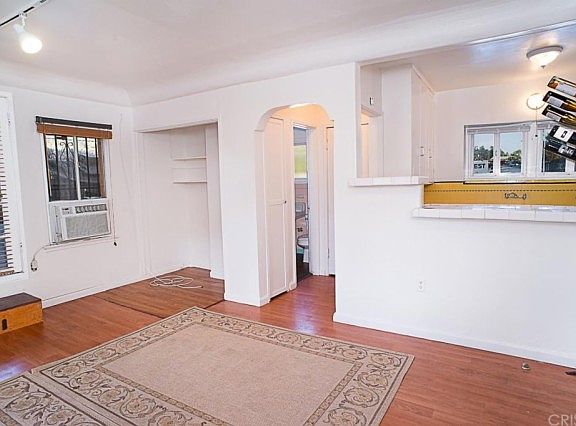2nd image of 3361 1/2 Cahuenga Blvd W