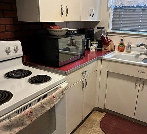 4th image of 722 SW 28th St