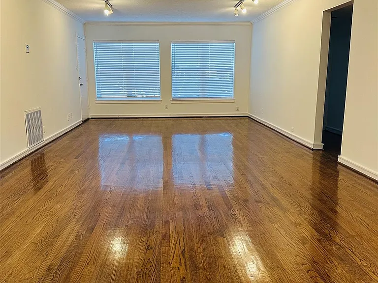 2309 Sheridan St — Photo 7