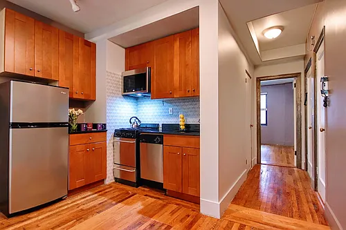11 Waverly Pl Photo 1