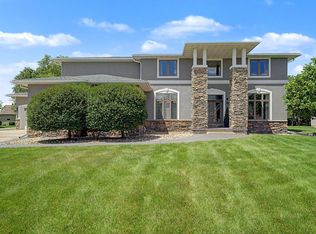 2914 Oak Tree Cir, Fort Dodge, IA 50501