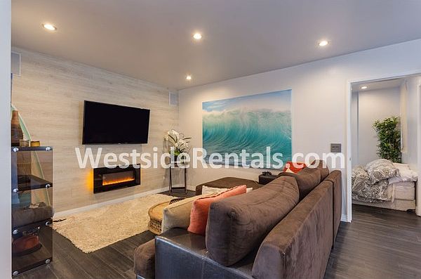 1st image of 472 Rosecrans Ave APT 3