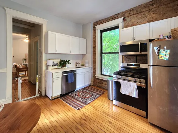 3765 N Kenmore Ave #2E, Chicago, IL 60613