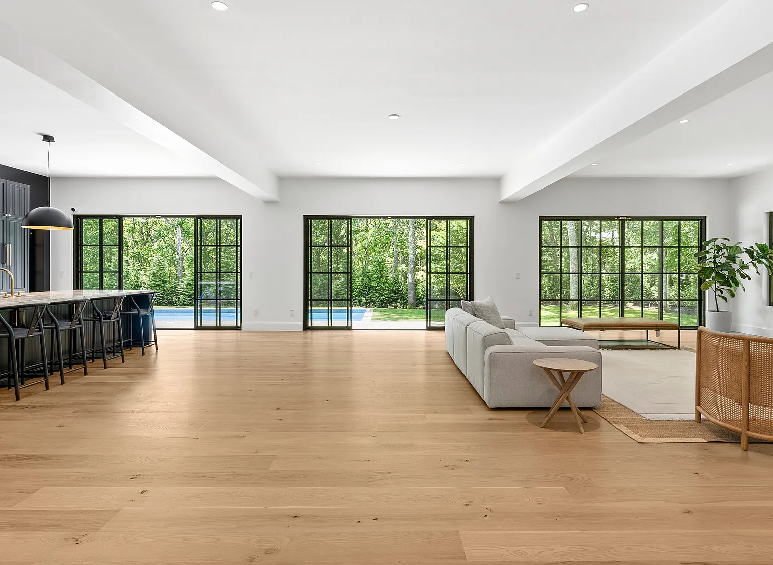 Spacious East Hampton Stunning New Construction Rental — Photo 4