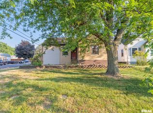 596 Roosevelt St, Creve Coeur, IL 61610