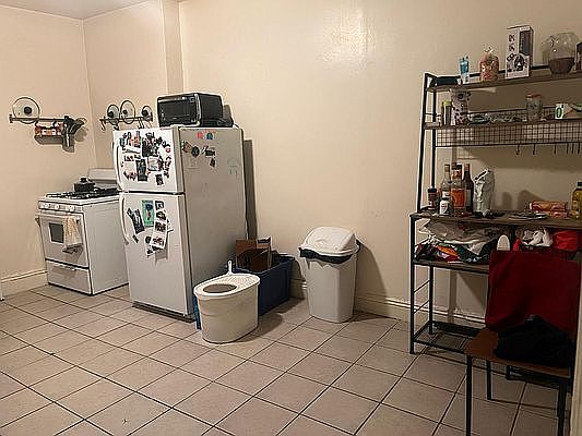 1st image of 263 Marion St APT 1R