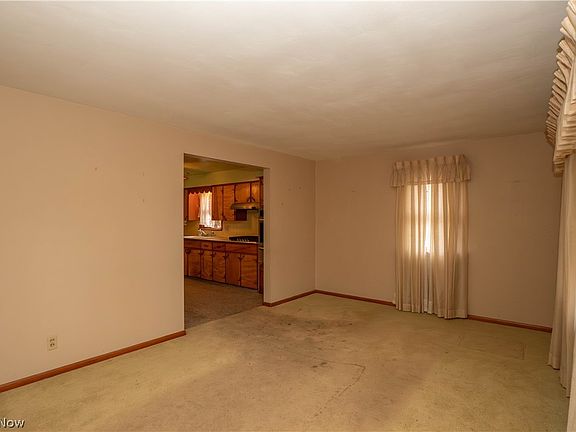 4th image of 320 Elizabeth Ave SW