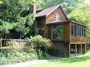 1032 E 88th St, Newaygo, MI 49337