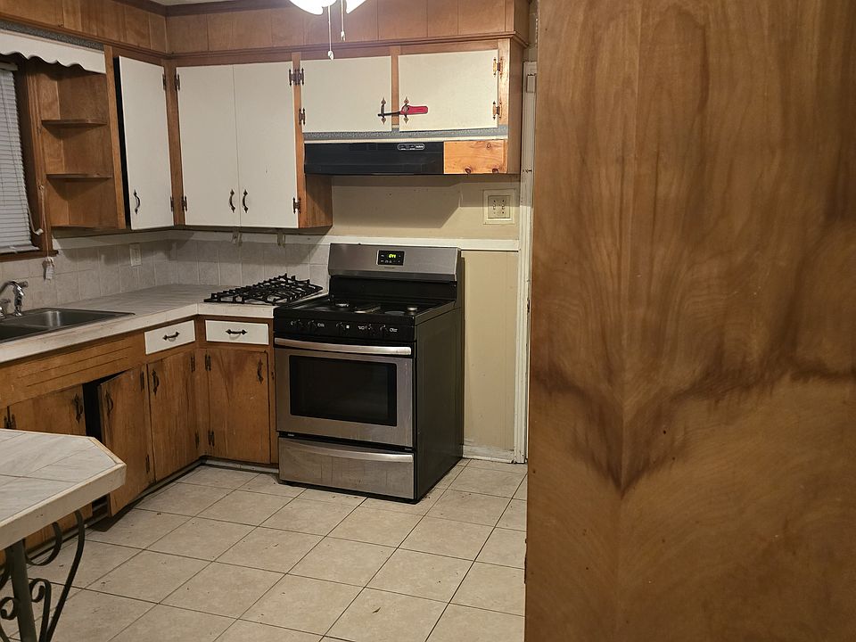 2nd image of 539 Dartmount Dr #539