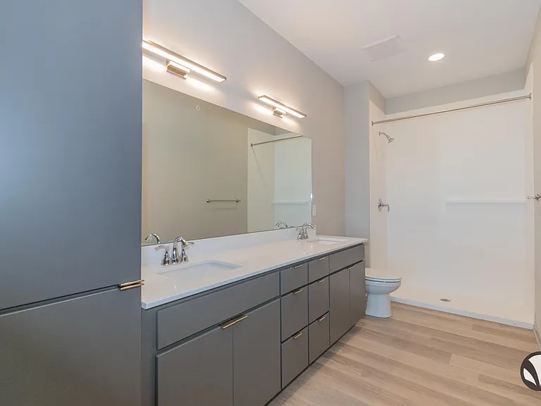 Chateau at Yankee Hill Apartments — Photo 55