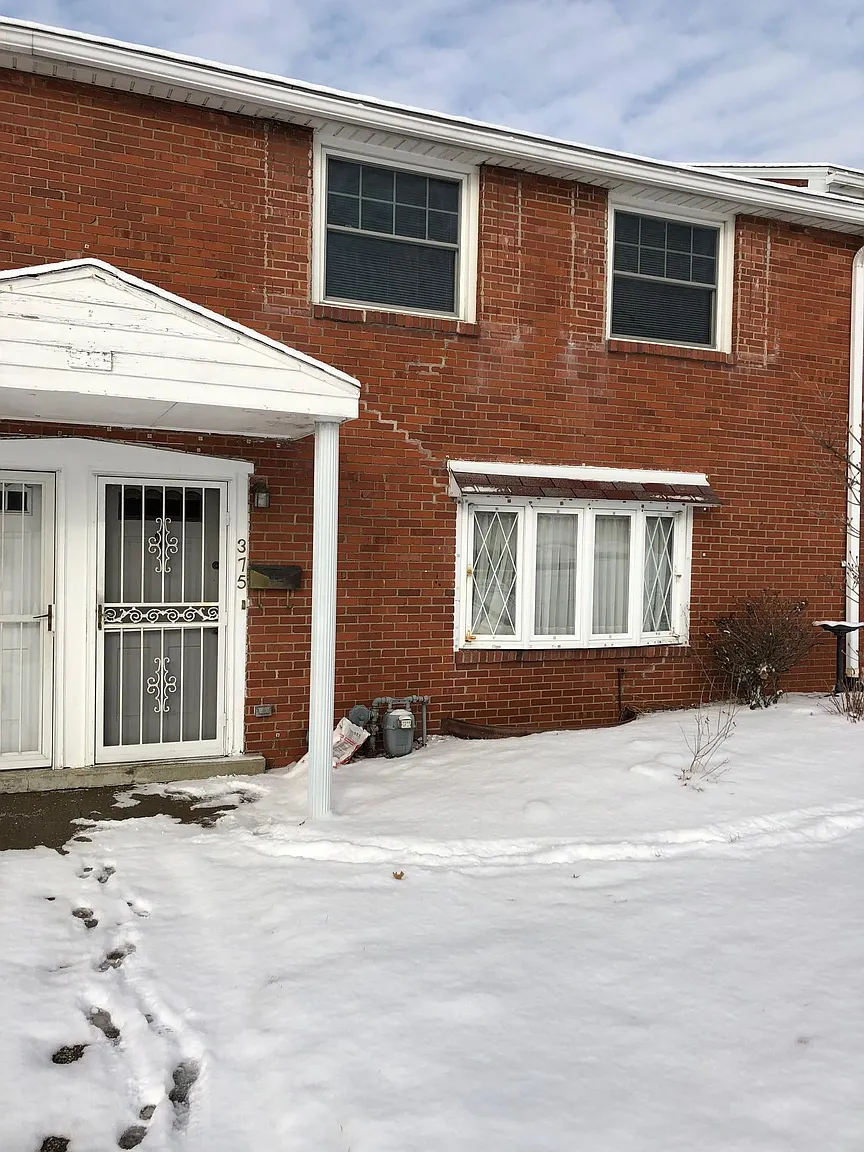 375 Macassar Dr photo 1