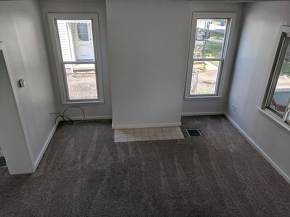 5th image of 3219 Medina Ave