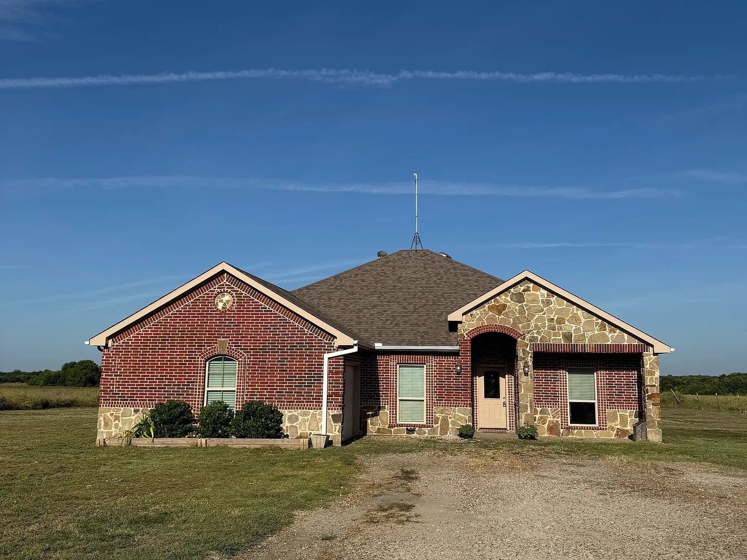 4 bed, 2221 sqft, $2,190 — Photo 3