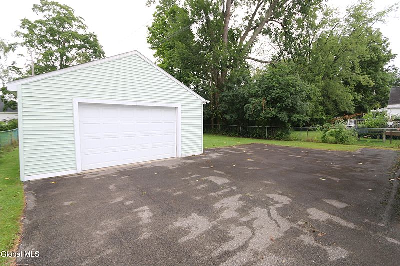 3rd image of 3329 Marie Street