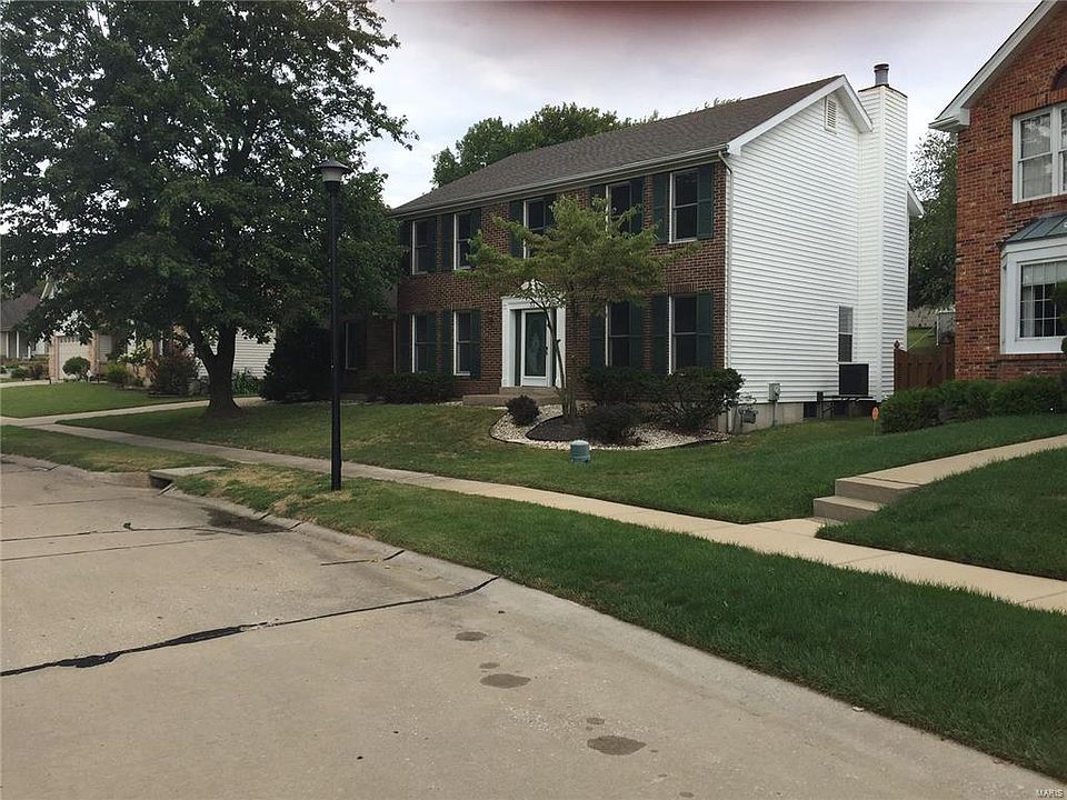 1st image of 33 Miraclair Dr