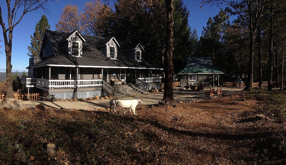 Main Home w/Guest Cottage