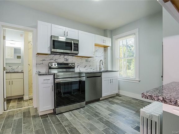 4th image of 21 Bayview Ave #1