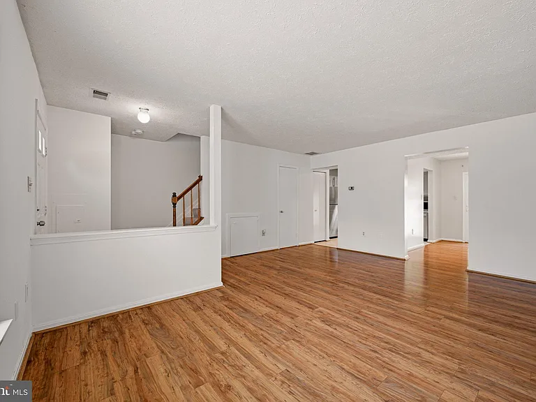 16 Meadowside Ct — Photo 9