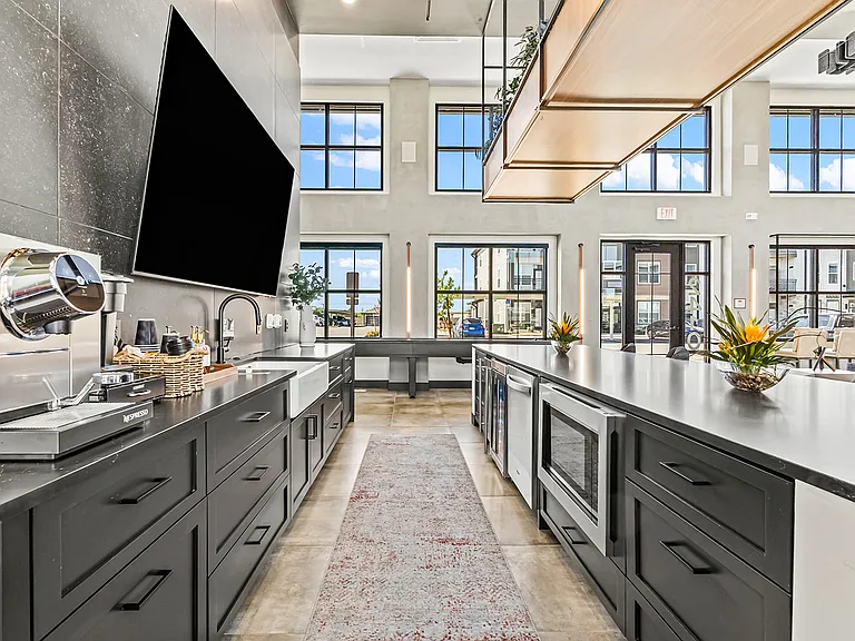 The Logan Luxury Apartments — Photo 42