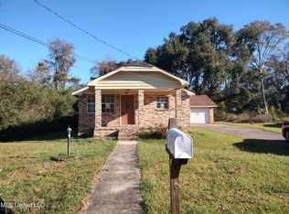 4005 W Pine St, Moss Point, MS 39563