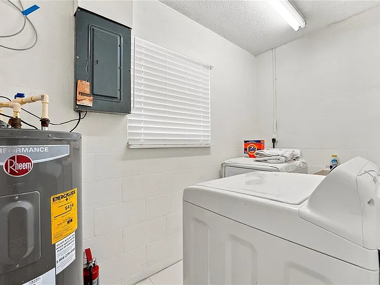2855 Dueby St — Photo 19